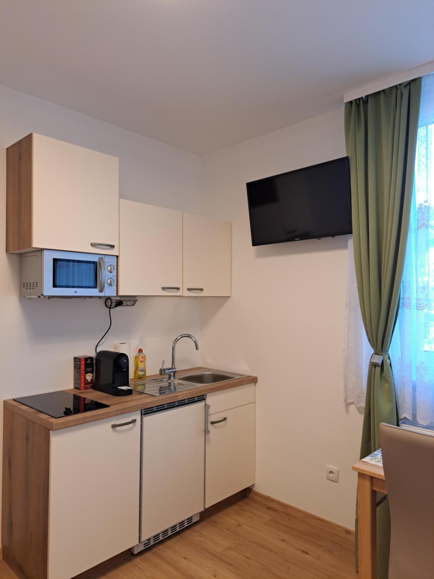 Private Zimmer Hoap 레오벤 외부 사진